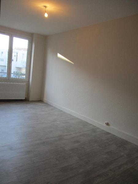 Flat Rue Carnot in Saint-Genest-Lerpt