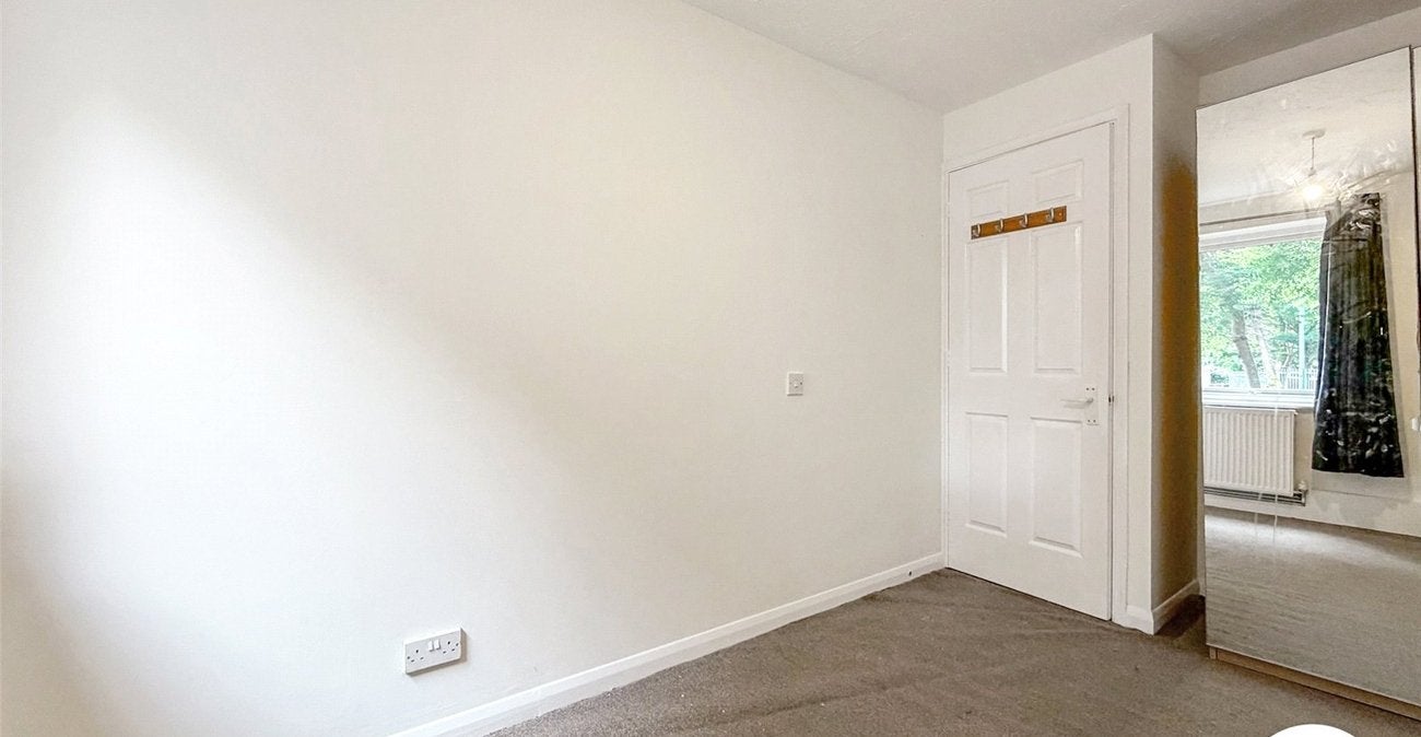 Flat Dolphin Close in Greater London