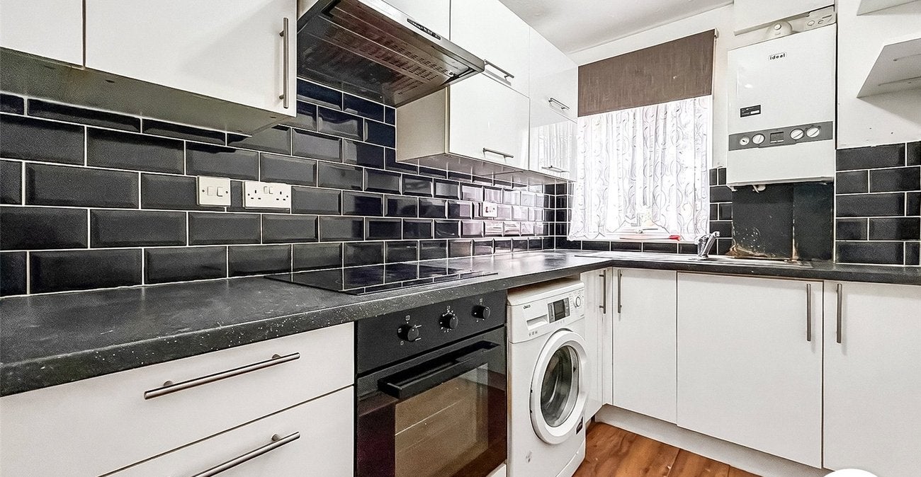 Flat Dolphin Close in Greater London