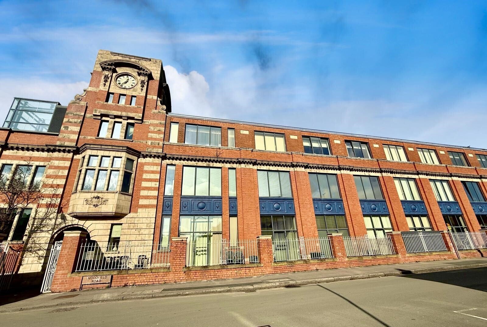 Flat Woodfield Road in Trafford