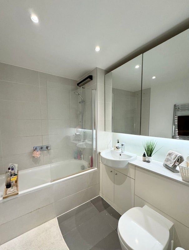 Room Glade Walk in Greater London