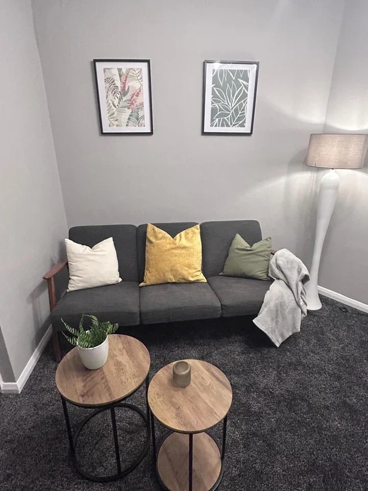 Flat Miller Road in Greater London
