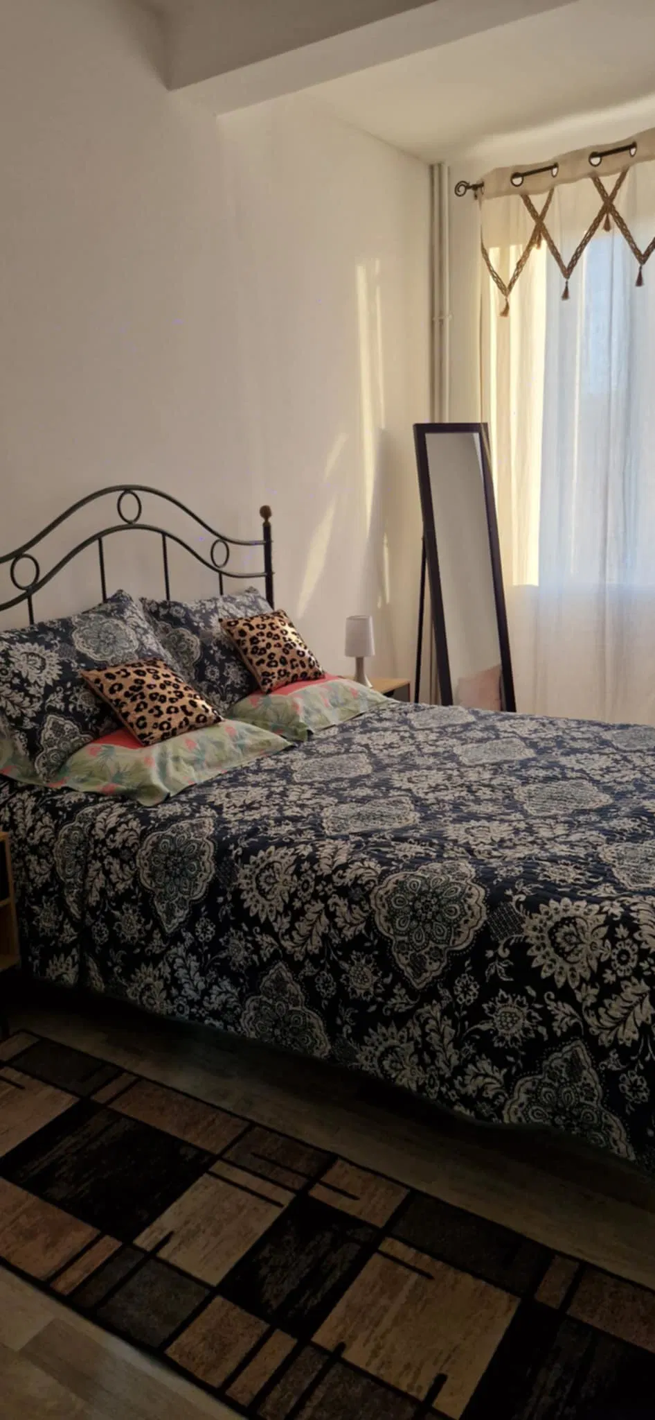 Room Place Jean Jaurès in Le Muy