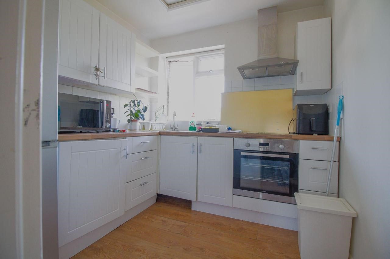 Flat Birchen Grove in Greater London
