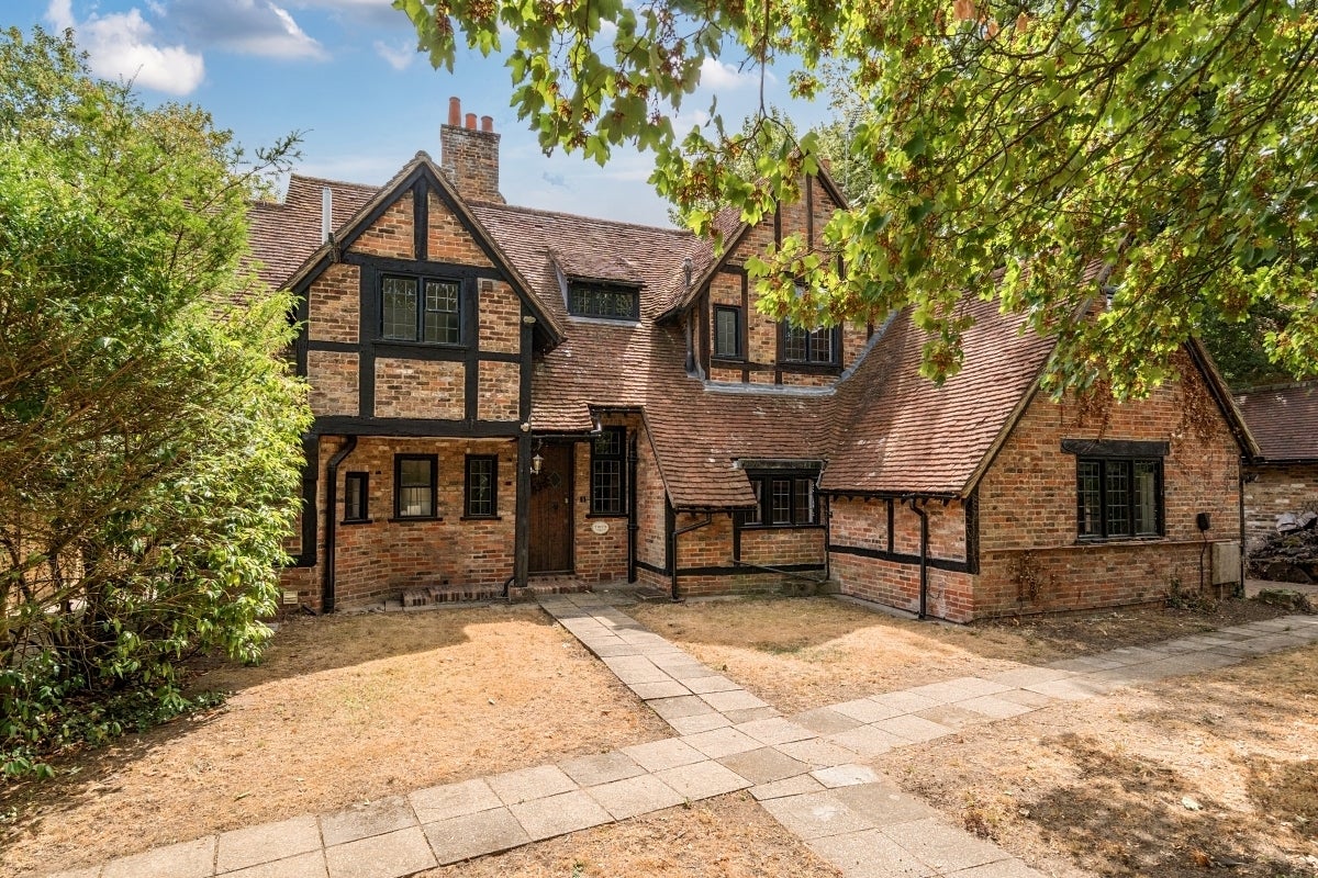 House Latton Close in Elmbridge