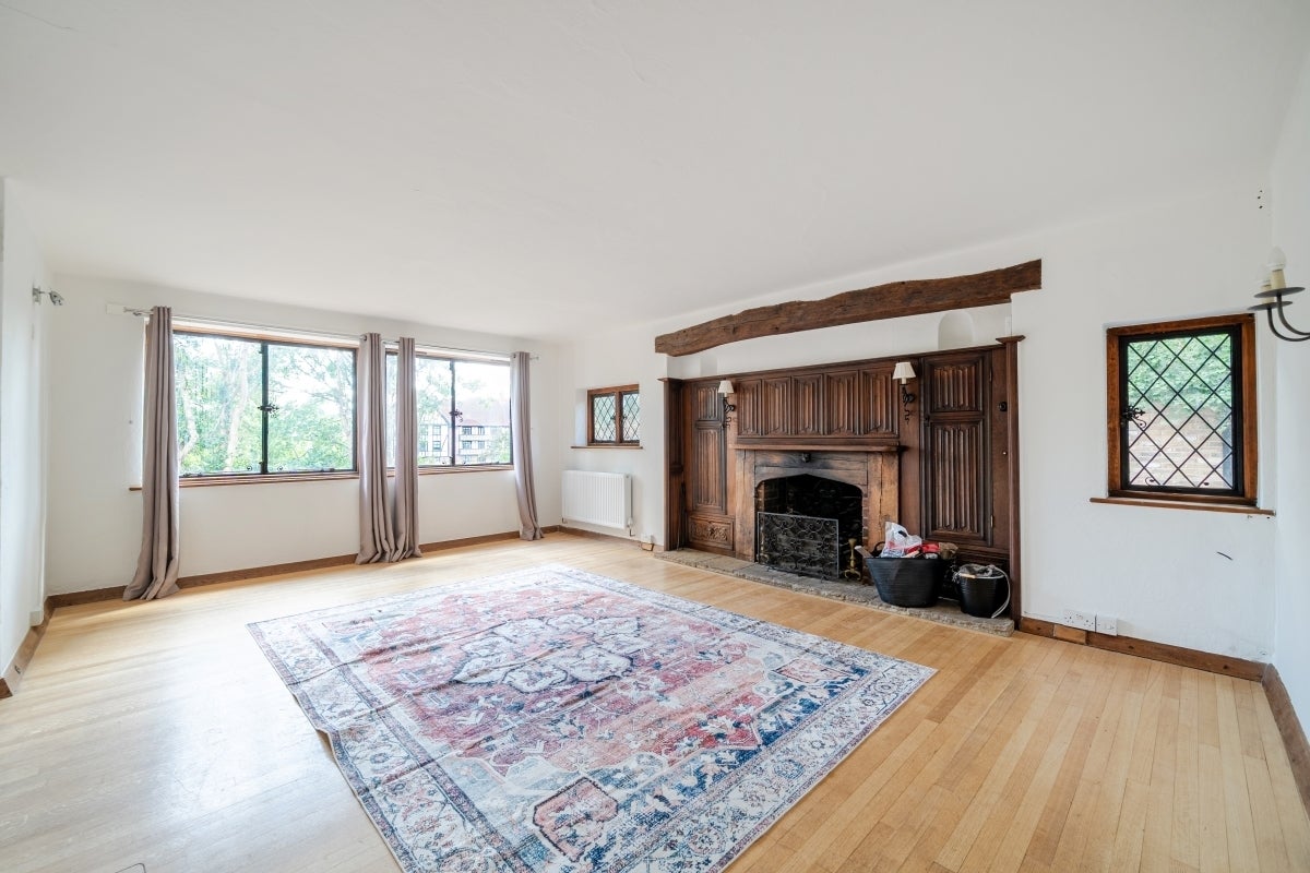 House Latton Close in Elmbridge