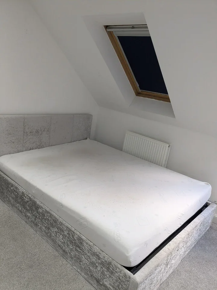 Room Oakes Crescent in Dartford
