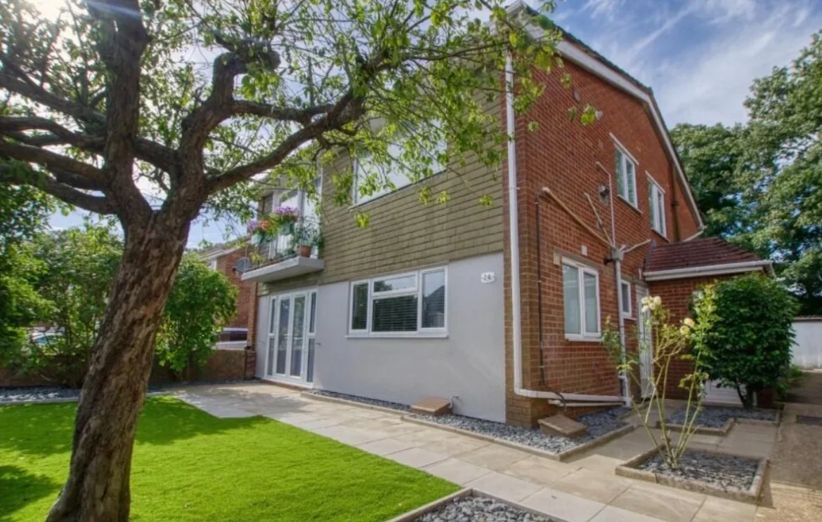 House Moorlands Crescent in Southampton