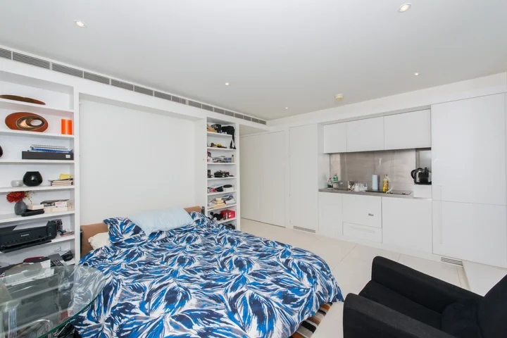 Room Dockyard Lane in Greater London