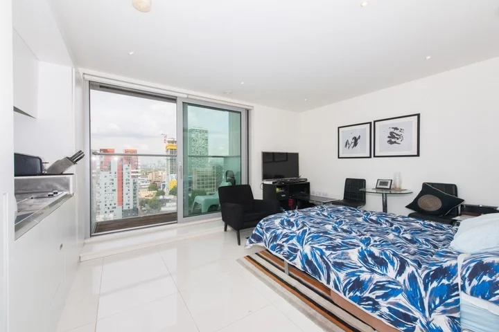 Room Dockyard Lane in Greater London