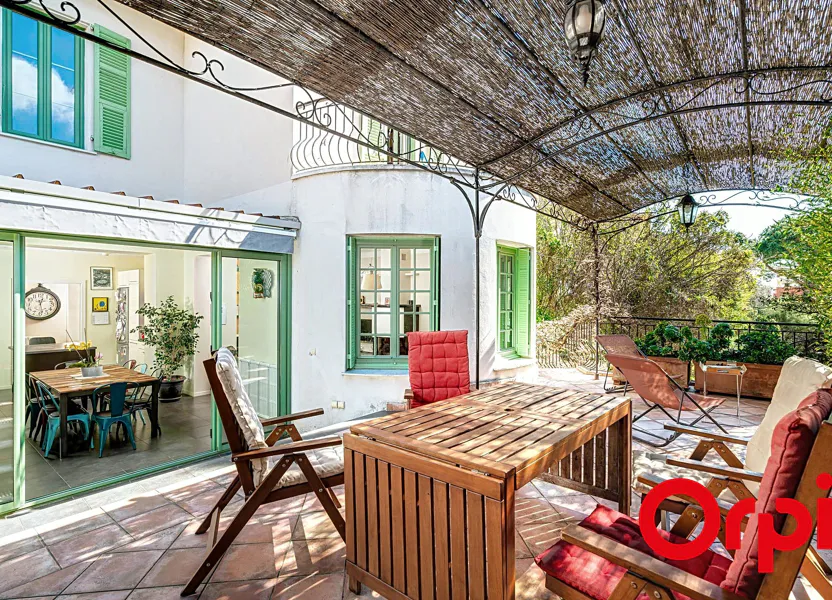 House Avenue du Doyen Lépine in Menton