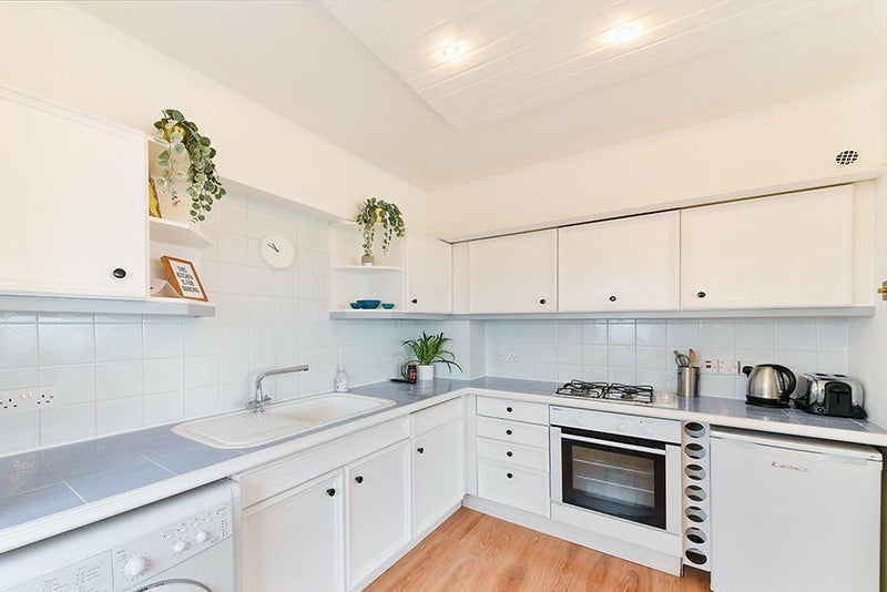 Flat Austin Road in Greater London