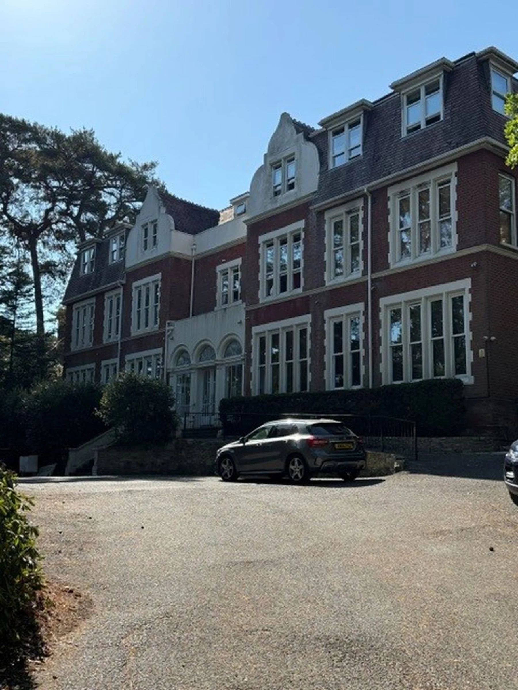 Flat Knyveton Road in Bournemouth