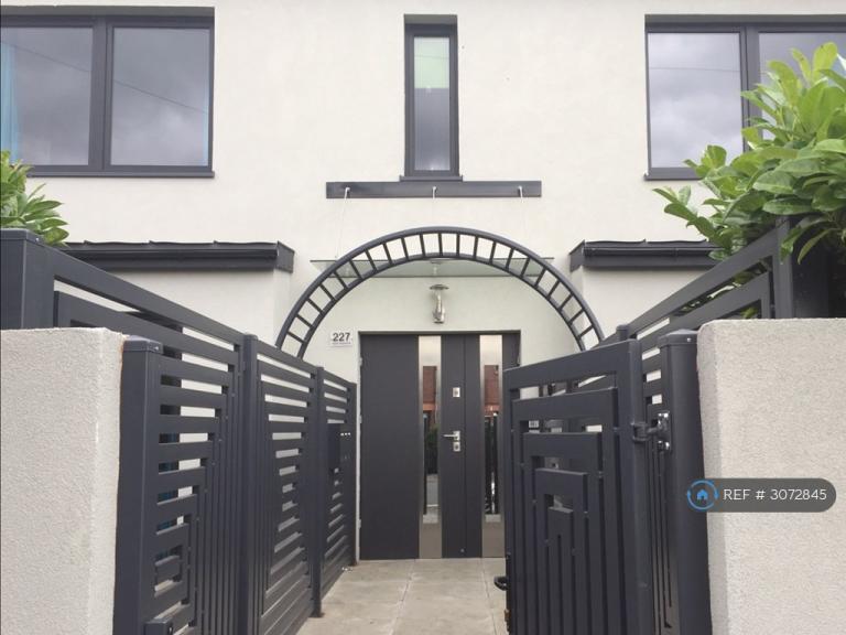 Flat Lodge Causeway in Bristol