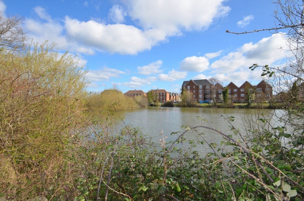 Flat Fletton Dell in Milton Keynes