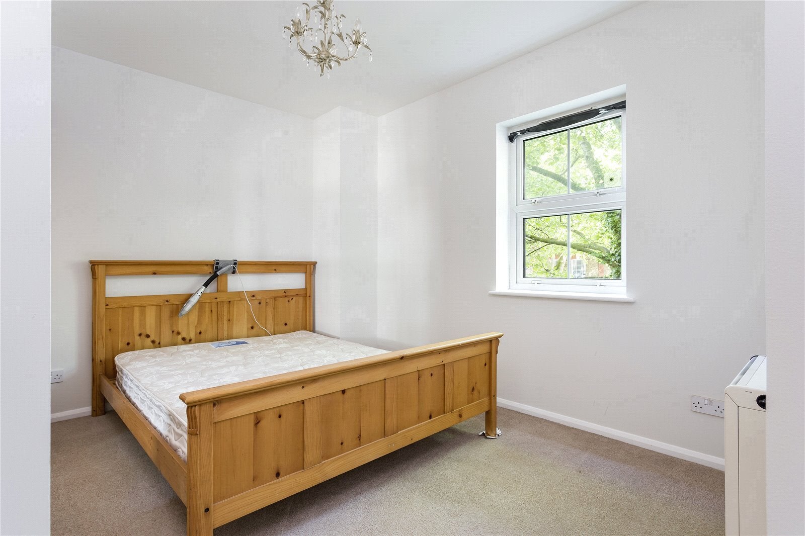 Flat Grange Road in Greater London