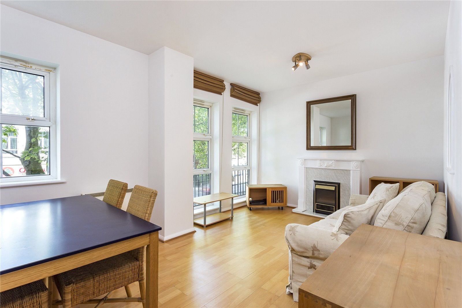 Flat Grange Road in Greater London