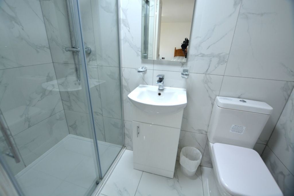 Flat Almons Way in Slough