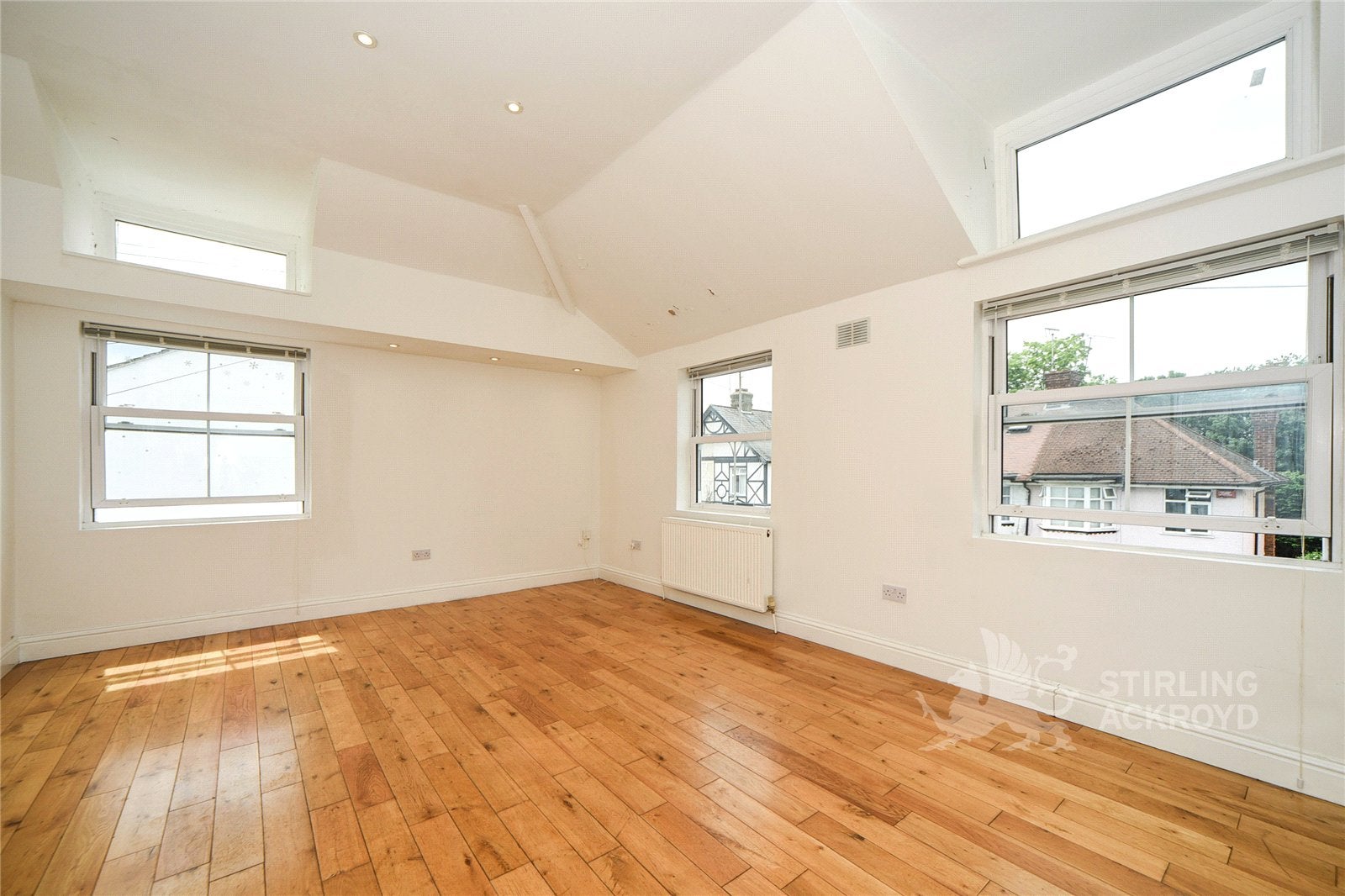 Flat Lower Road in Greater London