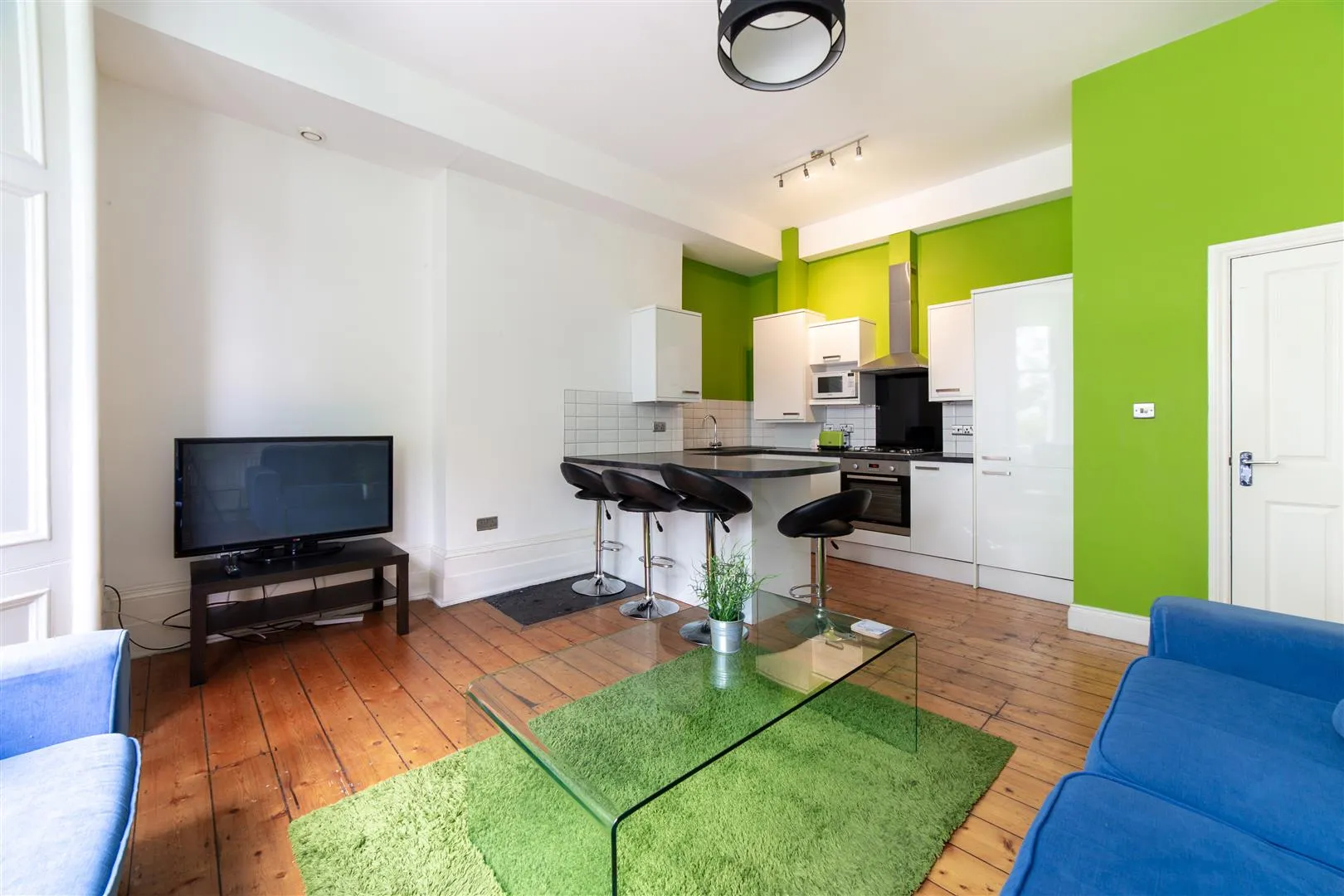 Flat Jesmond Road in Newcastle upon Tyne