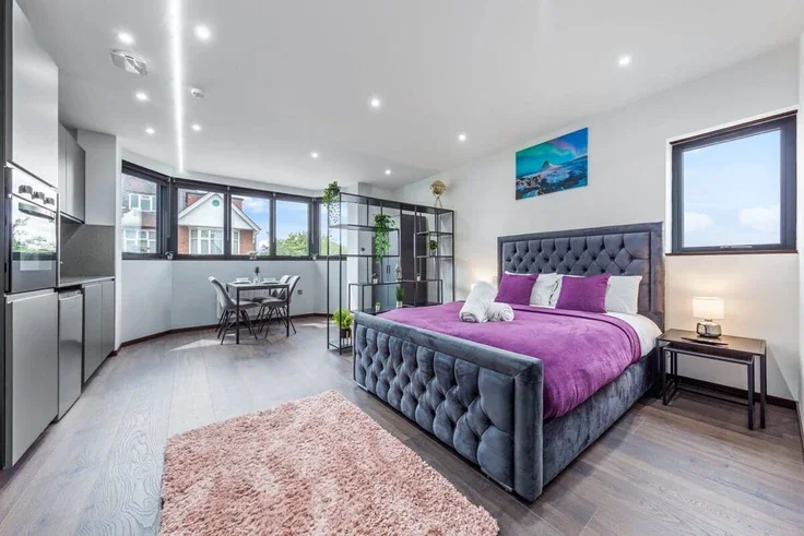Room Woodstock Road in Greater London
