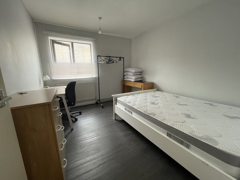 Room Brokesley Street in Greater London