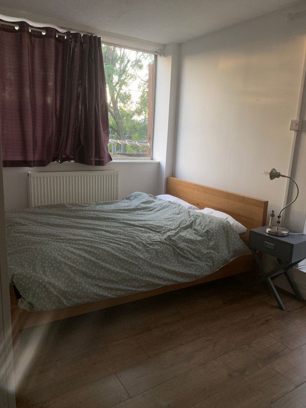 Room Whitchurch Road in Greater London