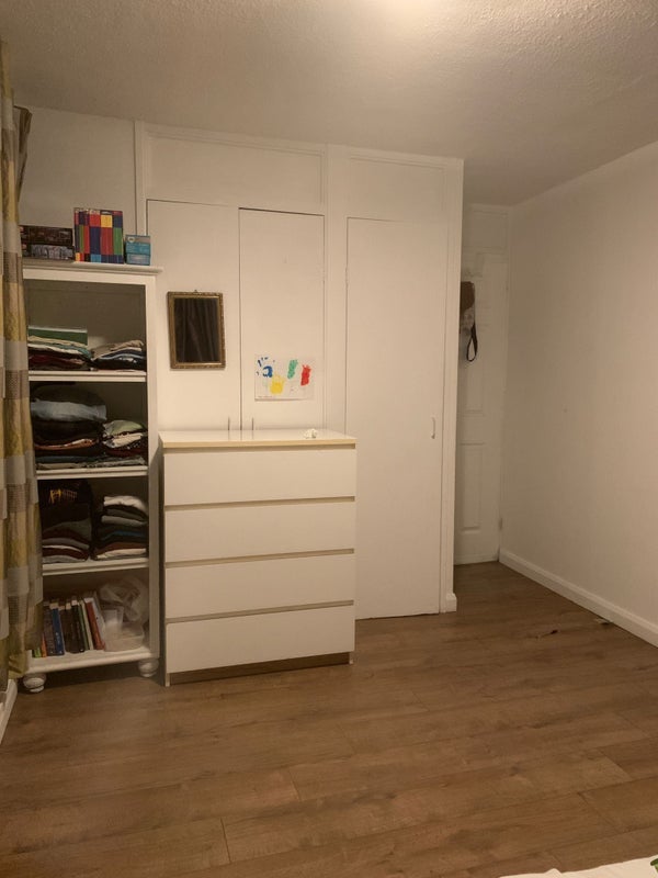 Room Whitchurch Road in Greater London