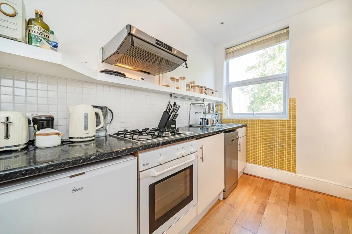Flat Pembroke Road in Greater London