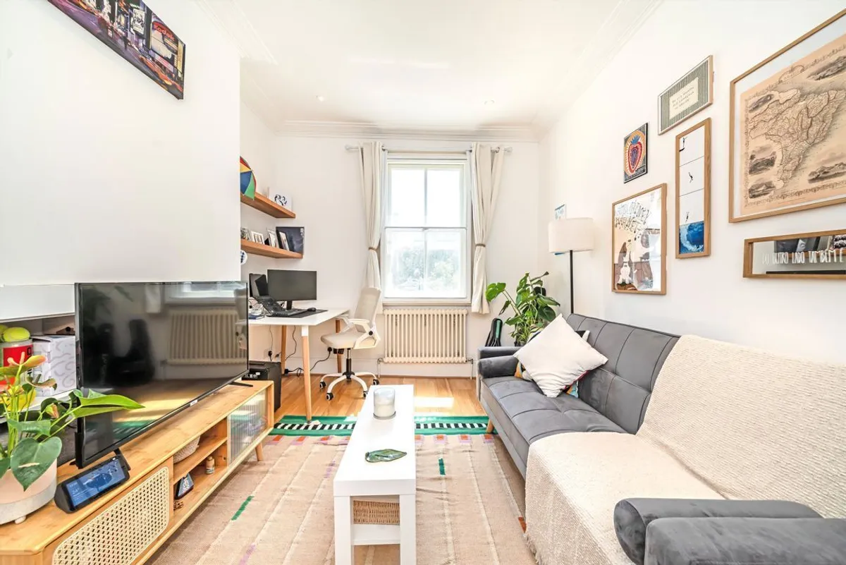 Flat Pembroke Road in Greater London