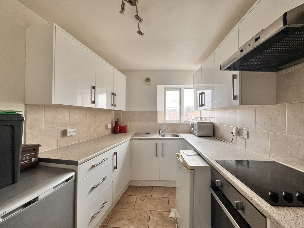 Room Tottenham Lane in Greater London