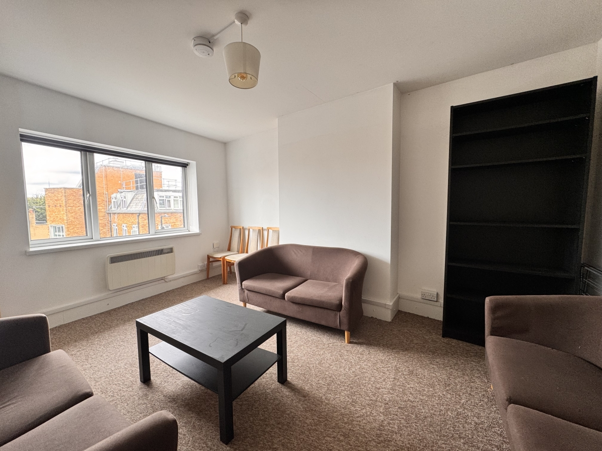 Room Tottenham Lane in Greater London