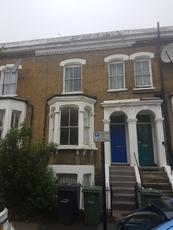 Flat Haselrigge Road in Greater London