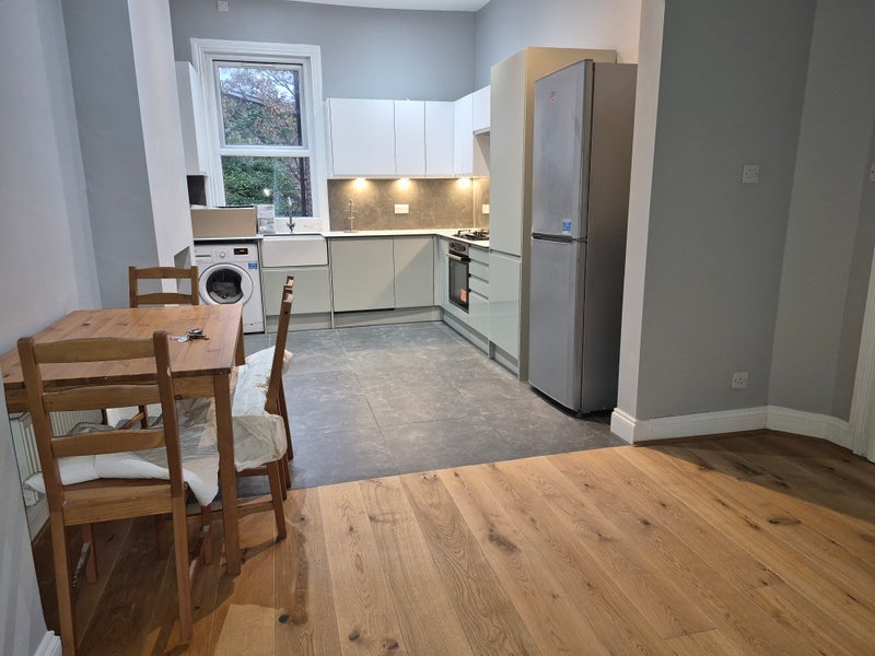 Flat Haselrigge Road in Greater London