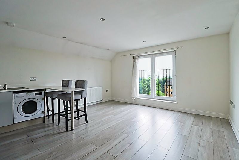 Flat Southend Road in Stanford-le-Hope