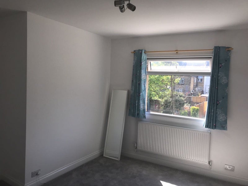 Room Como Road in Greater London