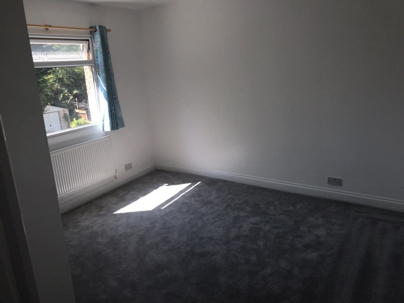 Room Como Road in Greater London