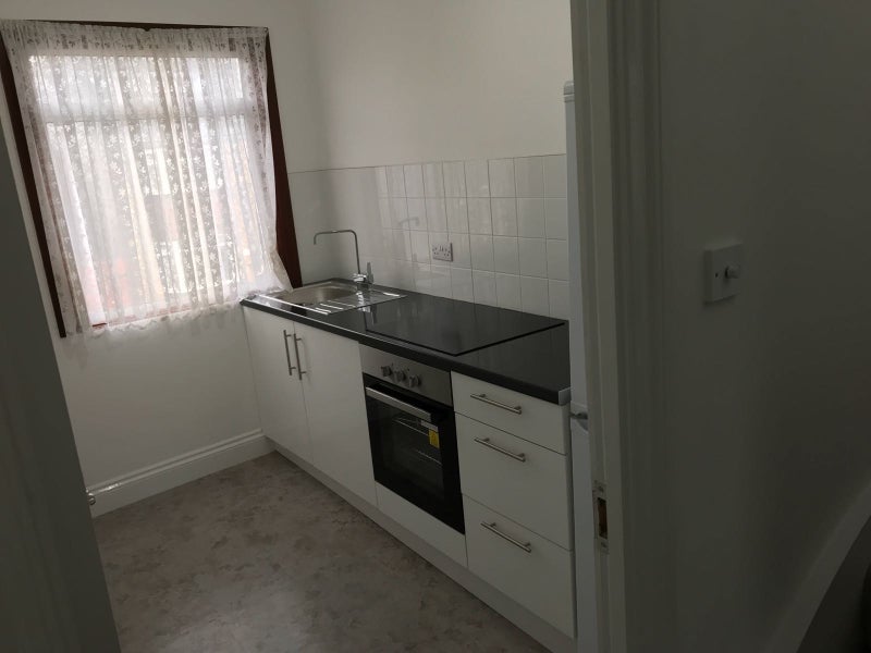 Room Como Road in Greater London