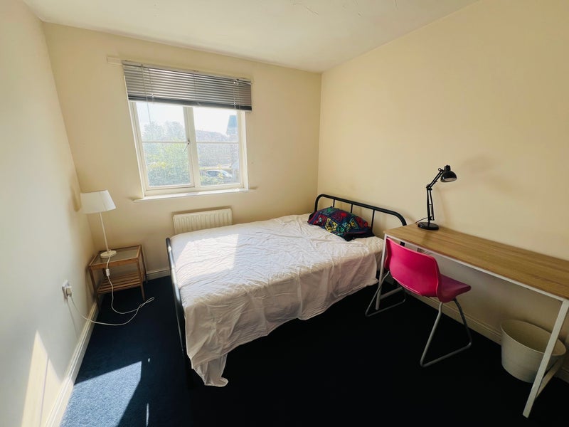 Room Joseph Hardcastle Close in Greater London