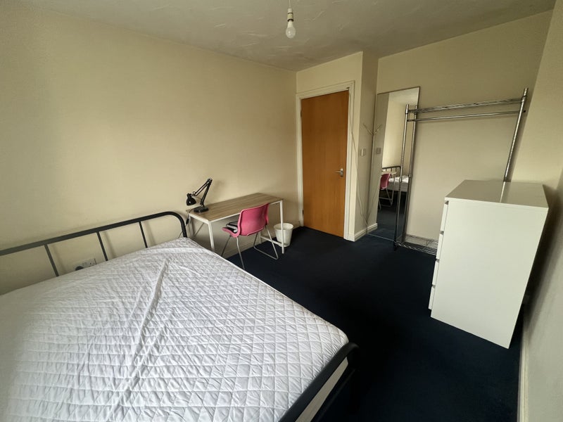 Room Joseph Hardcastle Close in Greater London
