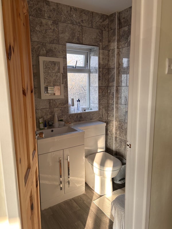 Room Castle Ings Close in Leeds