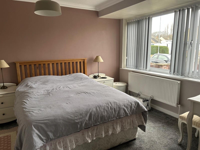 Room Castle Ings Close in Leeds