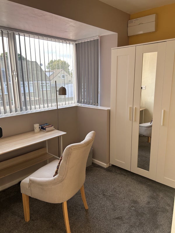 Room Castle Ings Close in Leeds