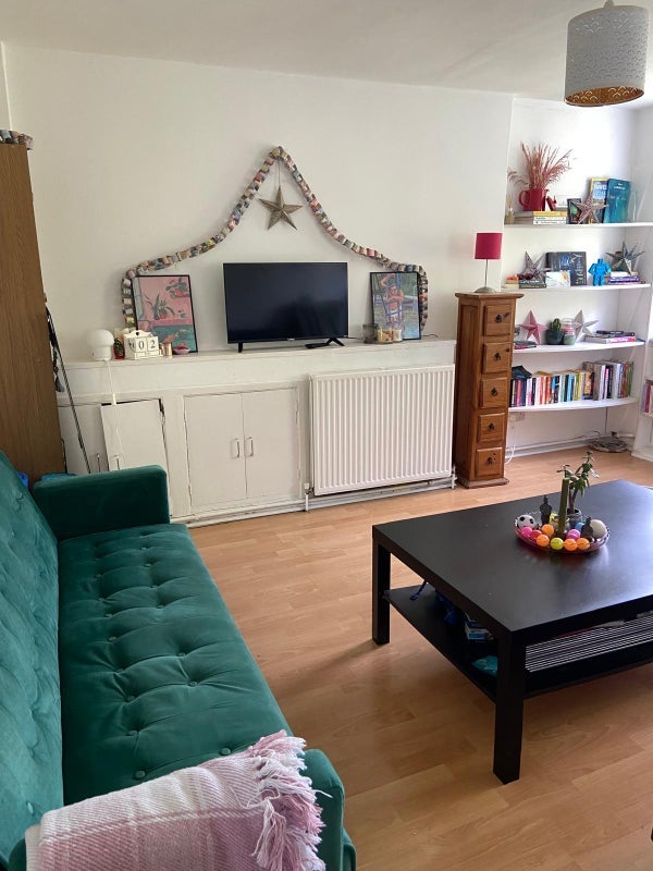 Room Clapham Road in Greater London