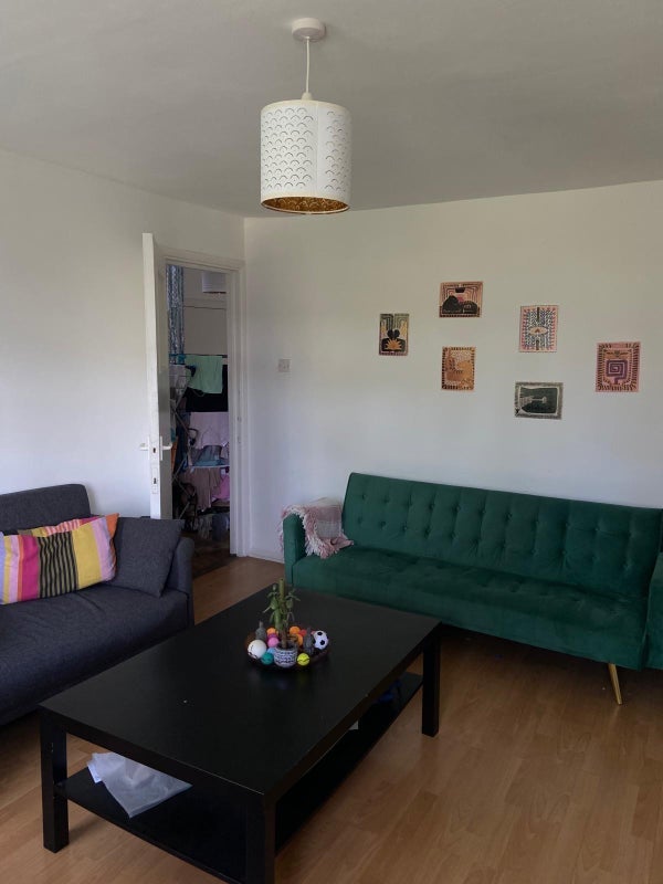 Room Clapham Road in Greater London