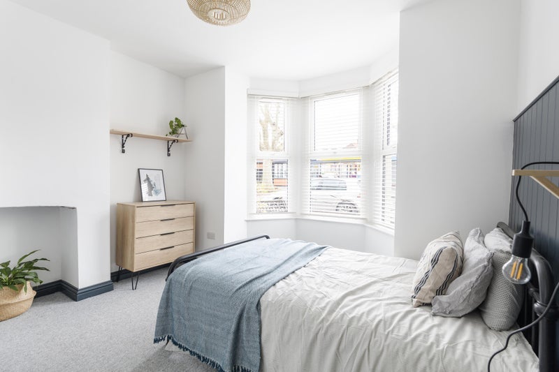Room Downend Road in Bristol