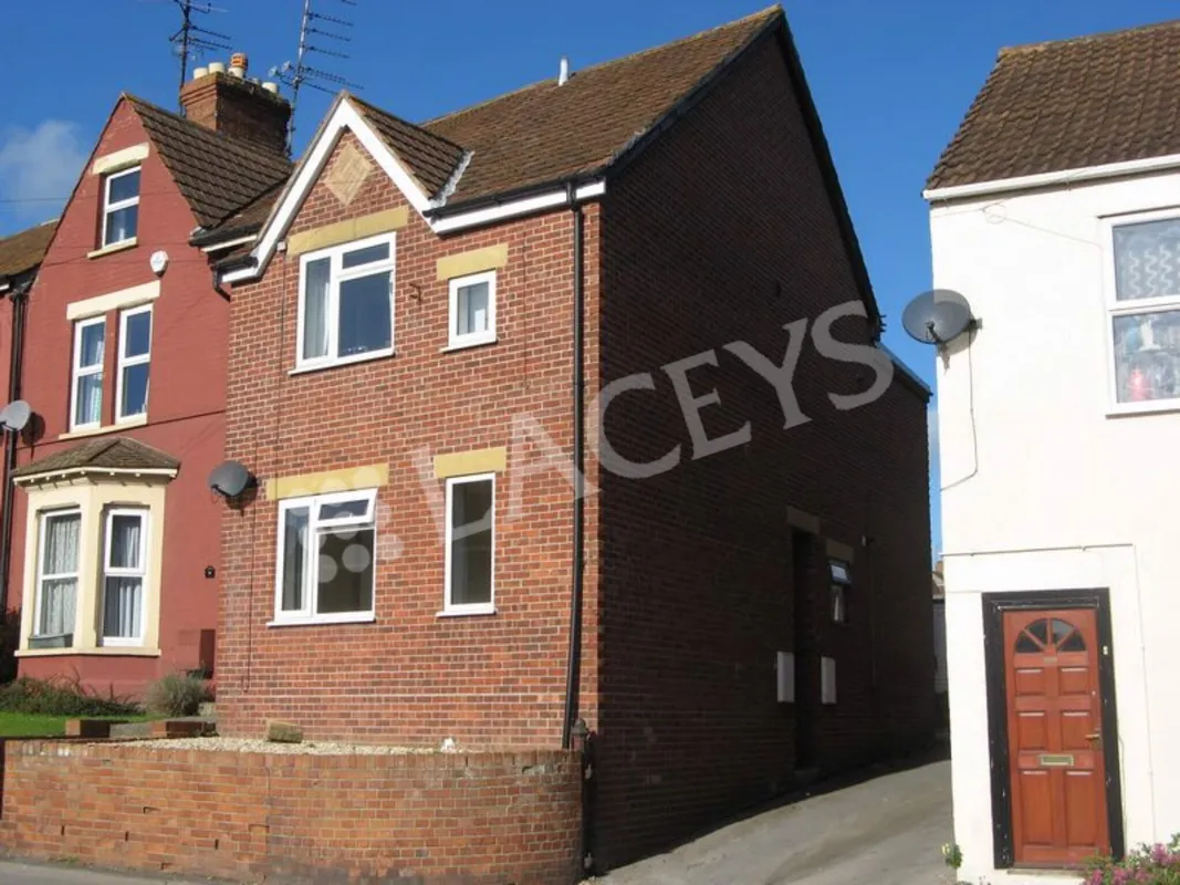 Flat Lyde Road in Yeovil