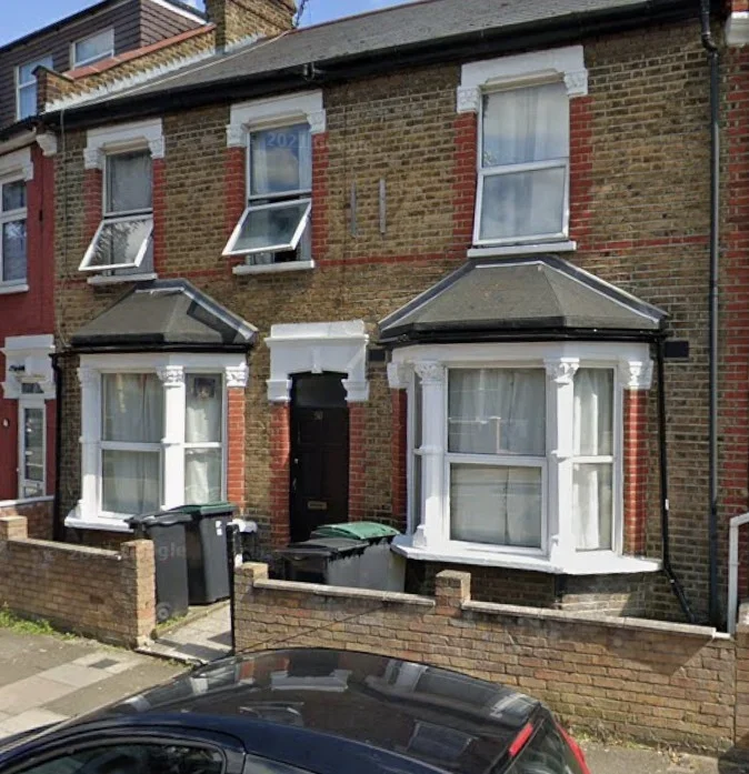 Flat Clonmell Road in Greater London
