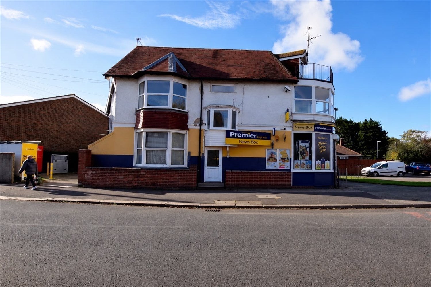 Flat Gordon Avenue in Arun