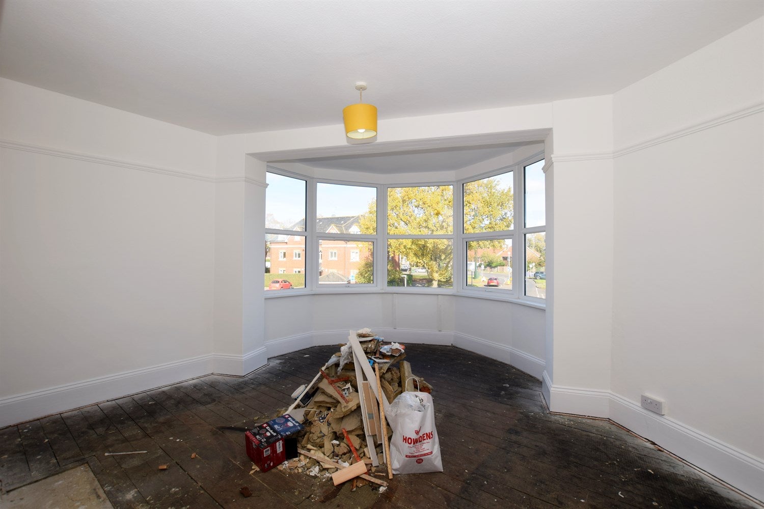 Flat Gordon Avenue in Arun